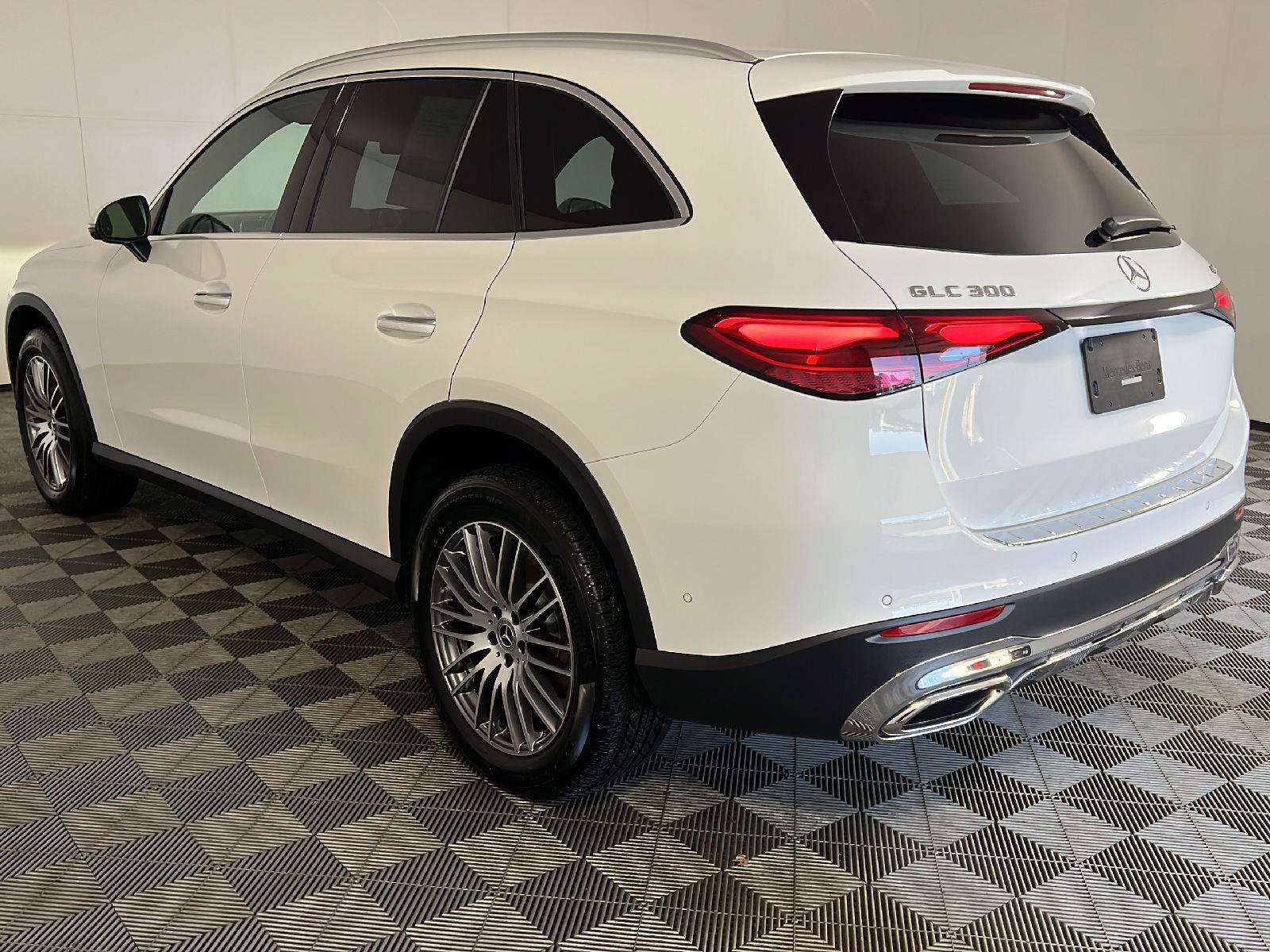 New 2026 Polar White Mercedes-Benz GLC 300 image 68