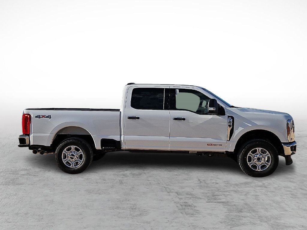 New 2027 Oxford White Ford F-250® XLT image 12