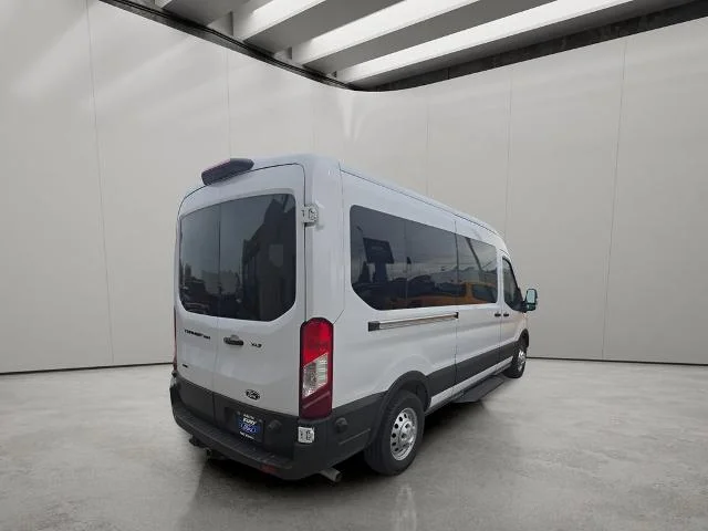 New 2026 Oxford White Ford Passenger Van XLT image 5