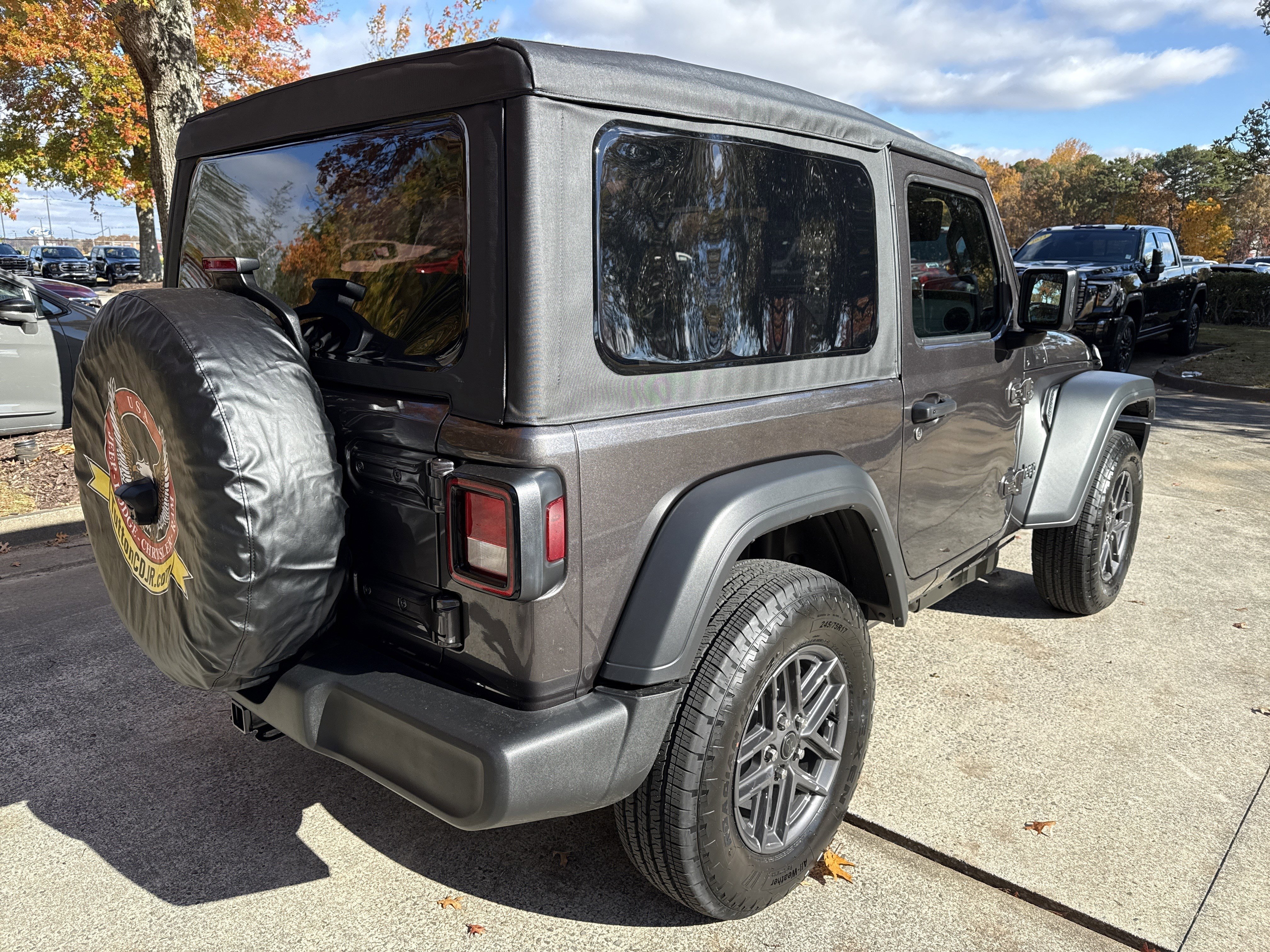 New 2026 Granite Crystal Metallic Clearcoat Jeep Sport S image 7