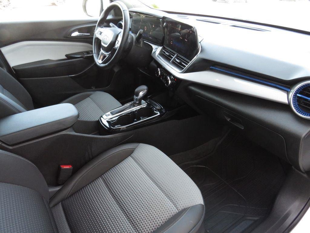 Used 2024 Summit White Chevrolet LT image 25
