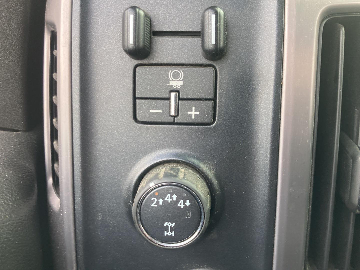 Used 2018 Dark Slate Metallic GMC SLT image 17