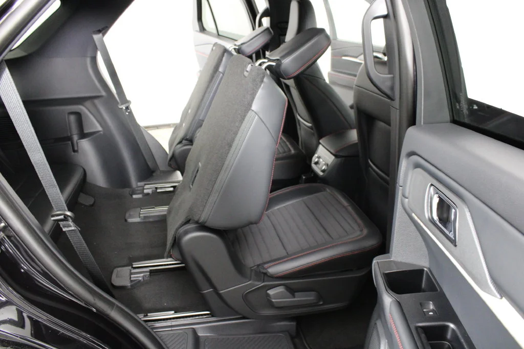 New 2027 Agate Black Metallic Ford ST-Line image 15
