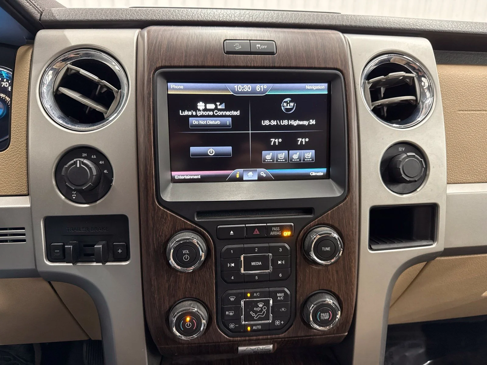 Used 2014 Beige Ford Lariat image 19