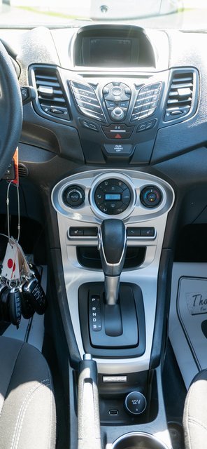 Used 2018 Magnetic Ford SE image 15