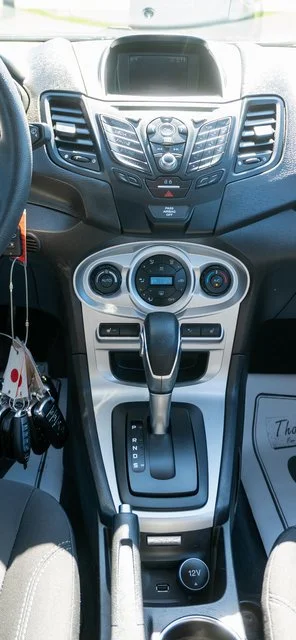 Used 2018 Gray Ford SE image 15