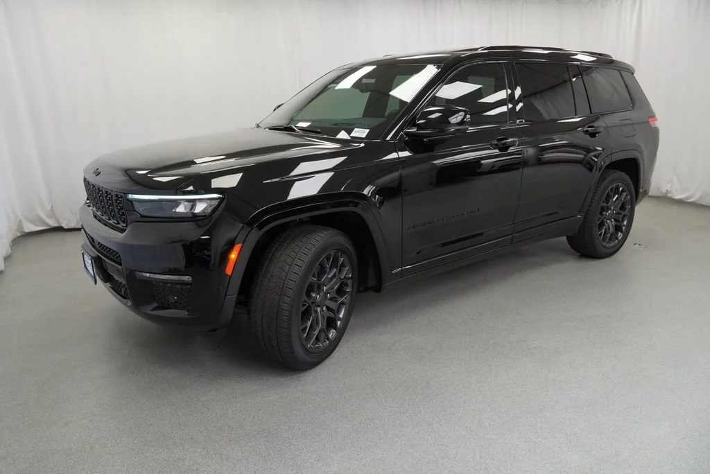 Used 2024 Black Jeep Summit Reserve 4x4 image 5
