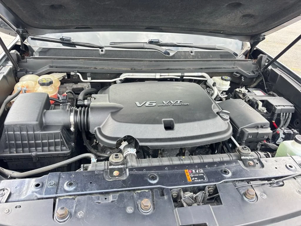 Used 2018 GRAPHITE METALLIC Chevrolet 2WD Z71 image 13