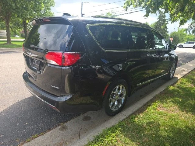 Used 2019 Brilliant Black Crystal Pearlcoat Chrysler Limited image 7