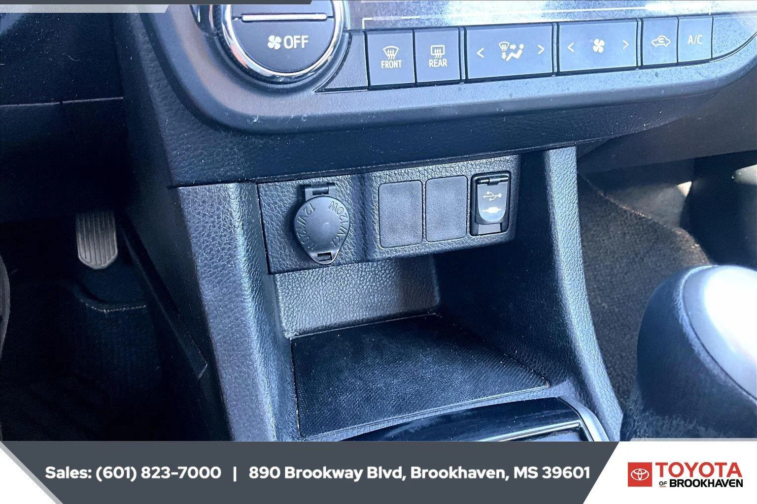 Used 2015 Brown Sugar Metallic Toyota LE image 23