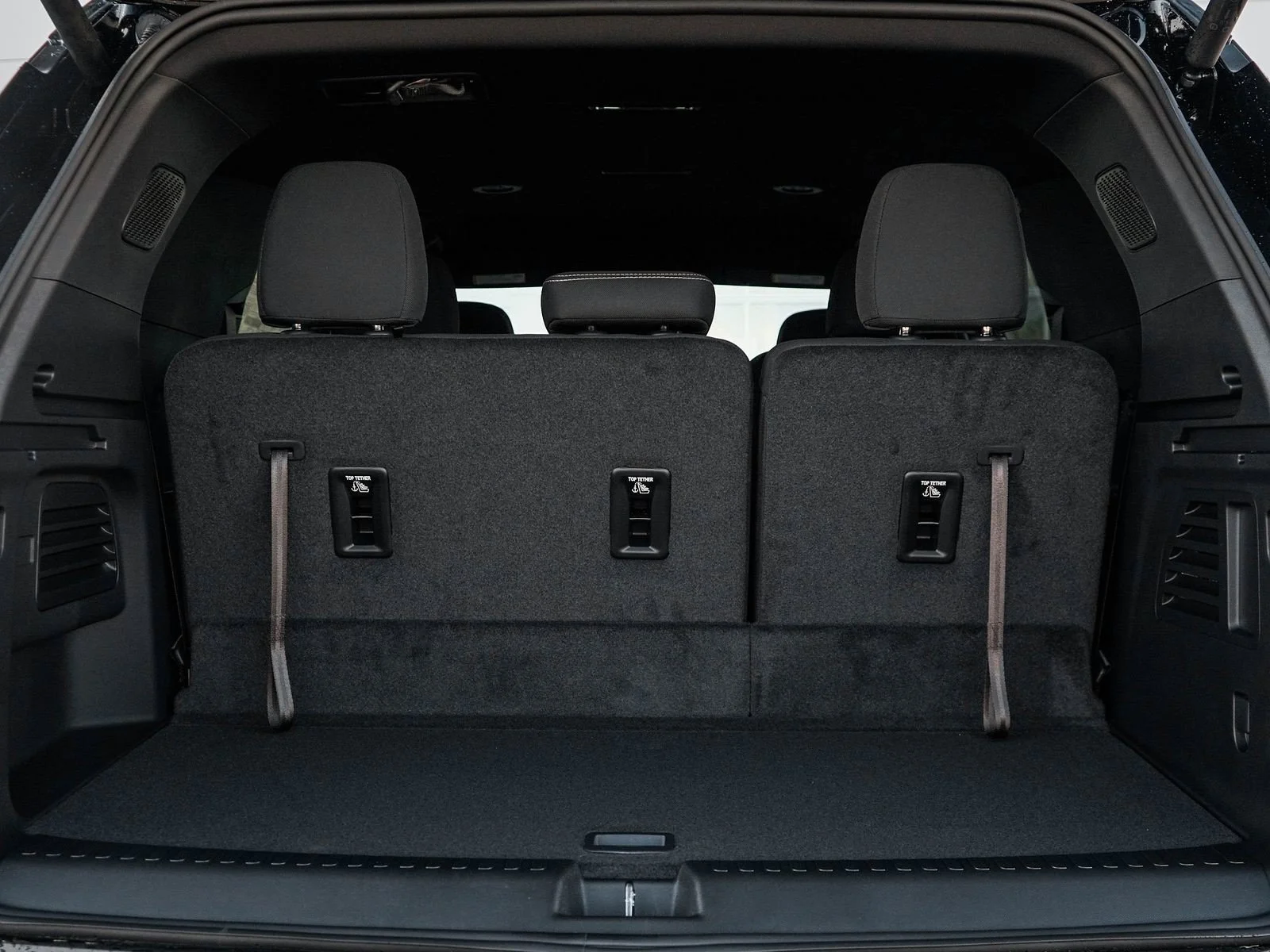 New 2026 Mosaic Black Metallic Chevrolet LT image 7