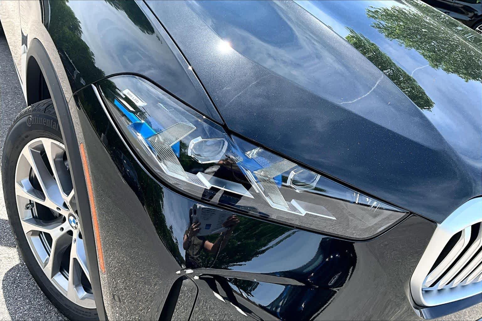 New 2026 Black Sapphire Metallic BMW sDrive40i image 13