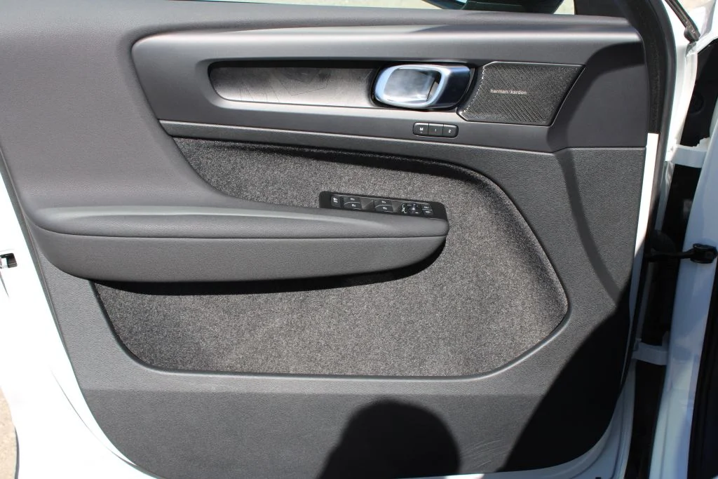 Used 2022 White Volvo Ultimate image 30