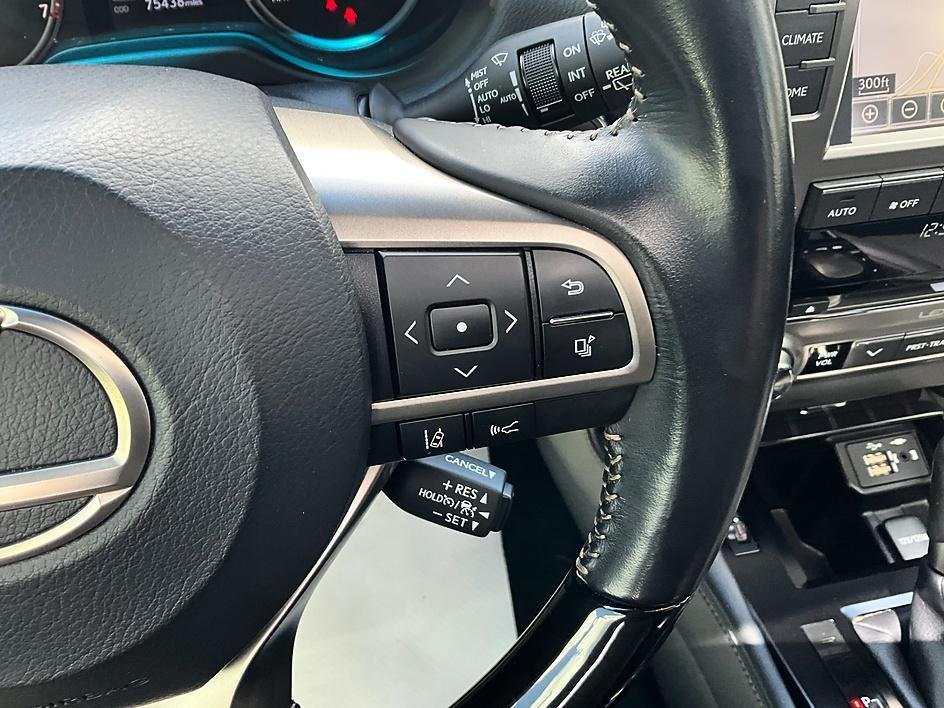 Used 2020 White Lexus 460 image 31