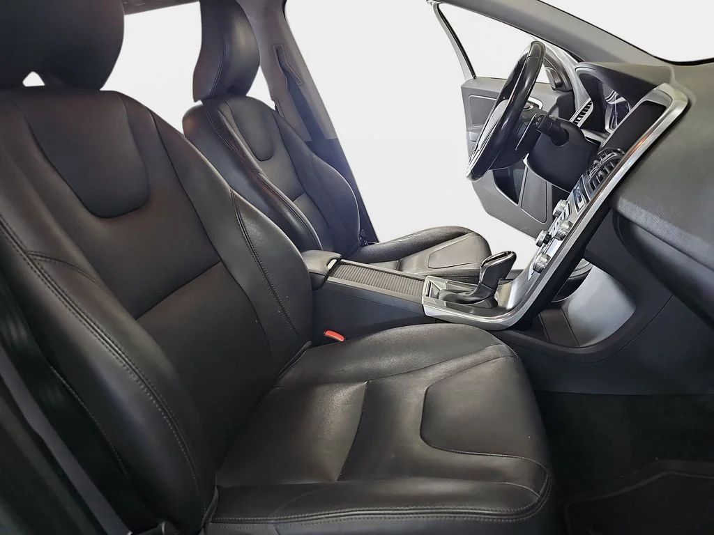 Used 2015 Silver Volvo T6 image 12