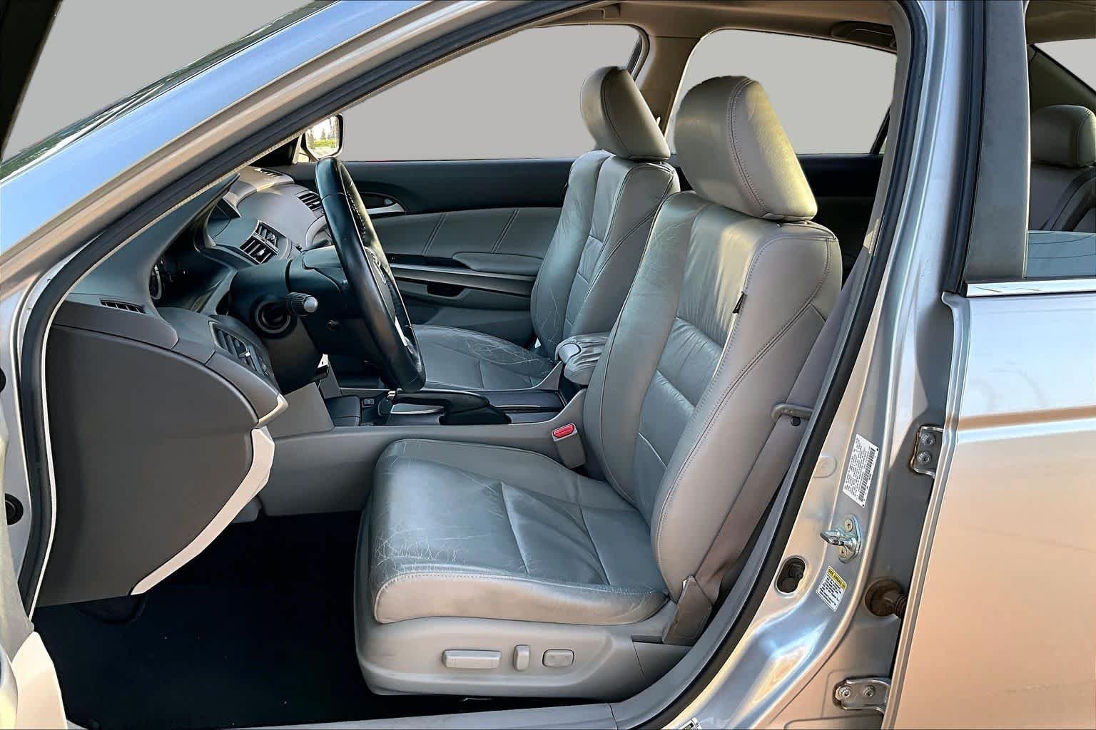 Used 2009 Alabaster Silver Metallic Honda EX-L image 7