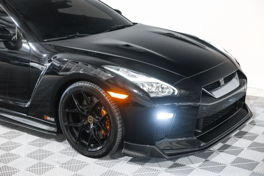 Used 2017 Black Nissan Premium image 5