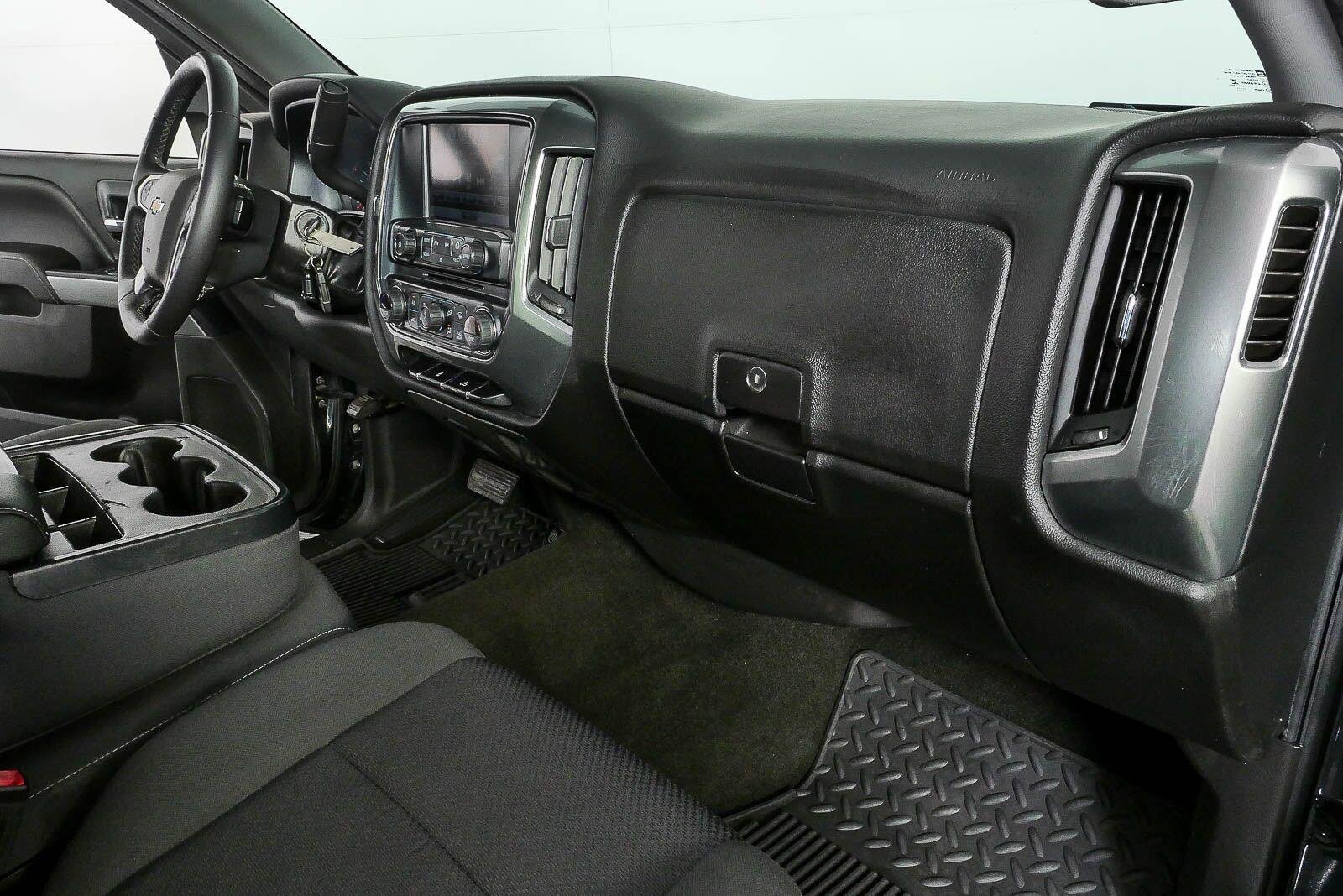 Used 2017 GRAPHITE METALLIC Chevrolet LT image 21