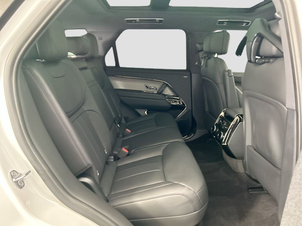 Used 2026 Fuji White Land Rover SE image 21