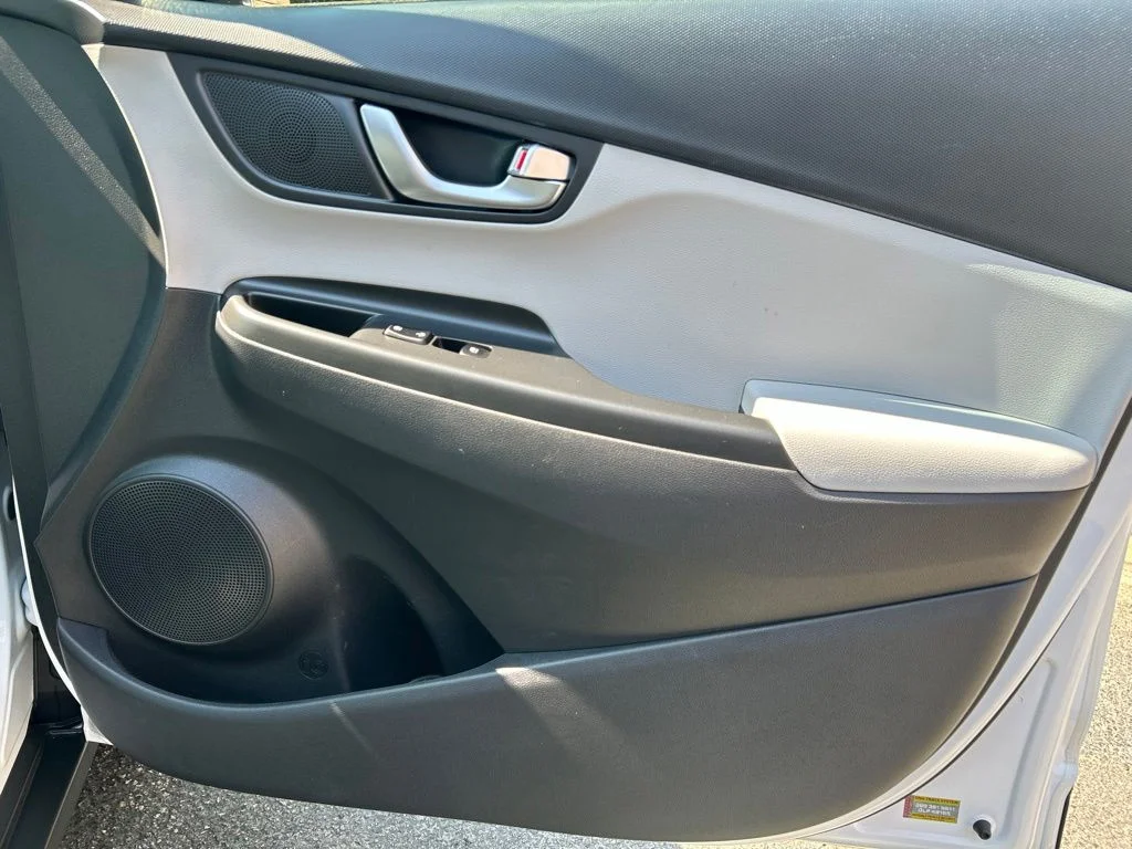 Used 2023 White Hyundai SEL image 30