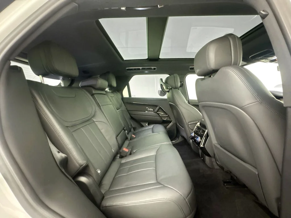 Used 2024 White Land Rover Dynamic SE image 28