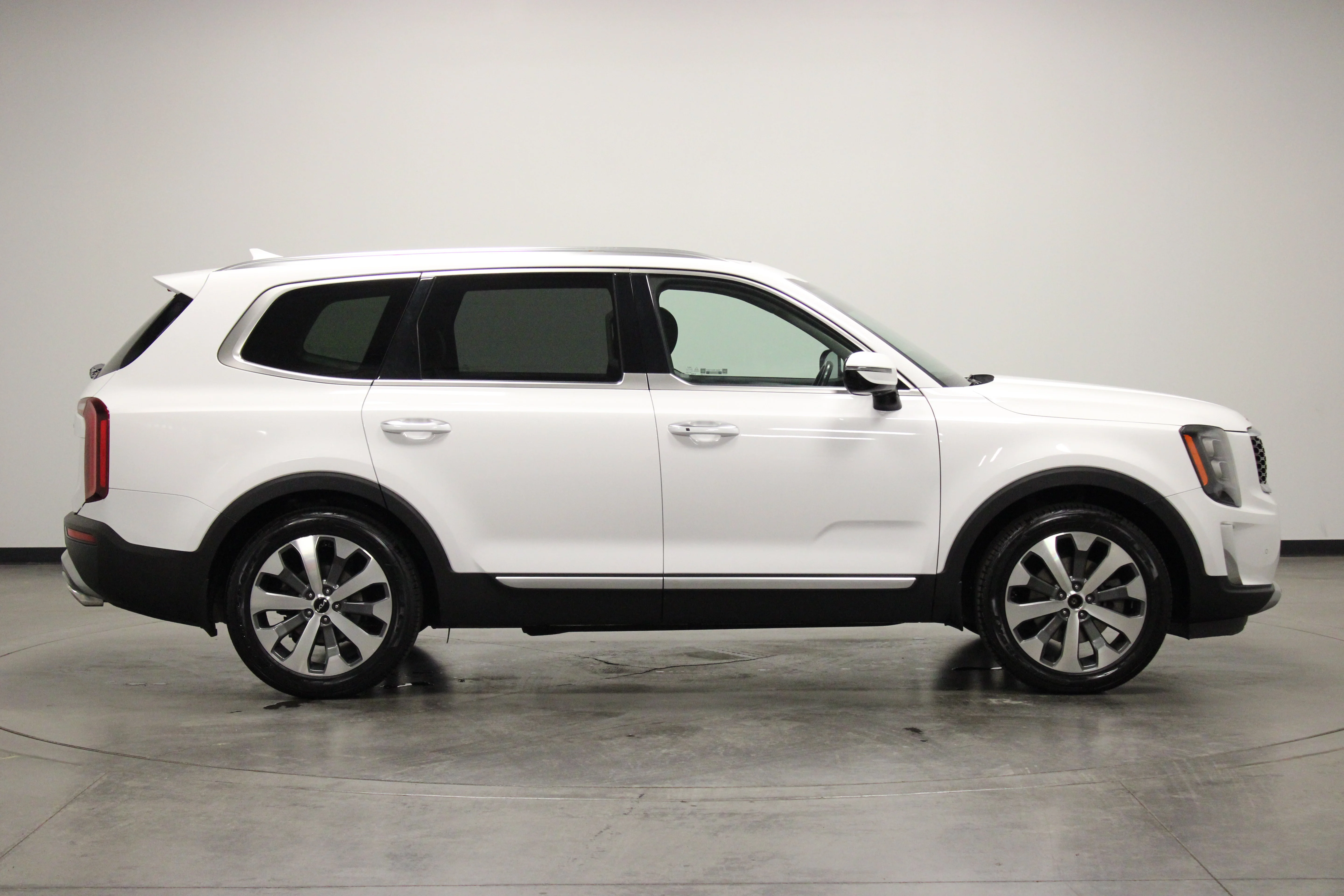 Used 2022 Glacial White Pearl Kia SX image 9