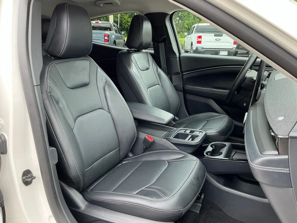 Used 2025 White Ford Premium image 26