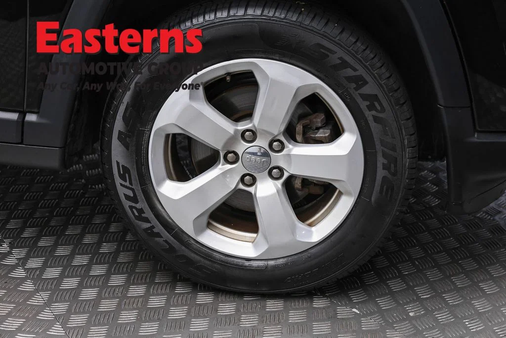 Used 2018 Black Jeep Latitude image 32