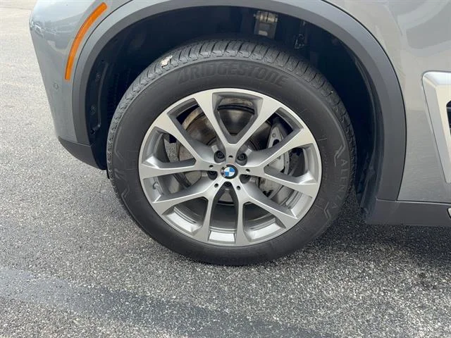 New 2026 Skyscraper Grey Metallic BMW xDrive40i image 30