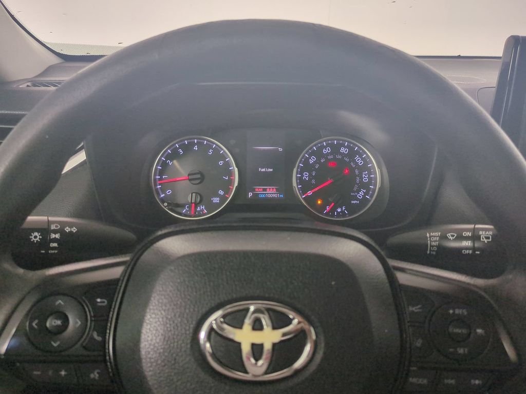 2021 Toyota RAV4 LE - Photo 32