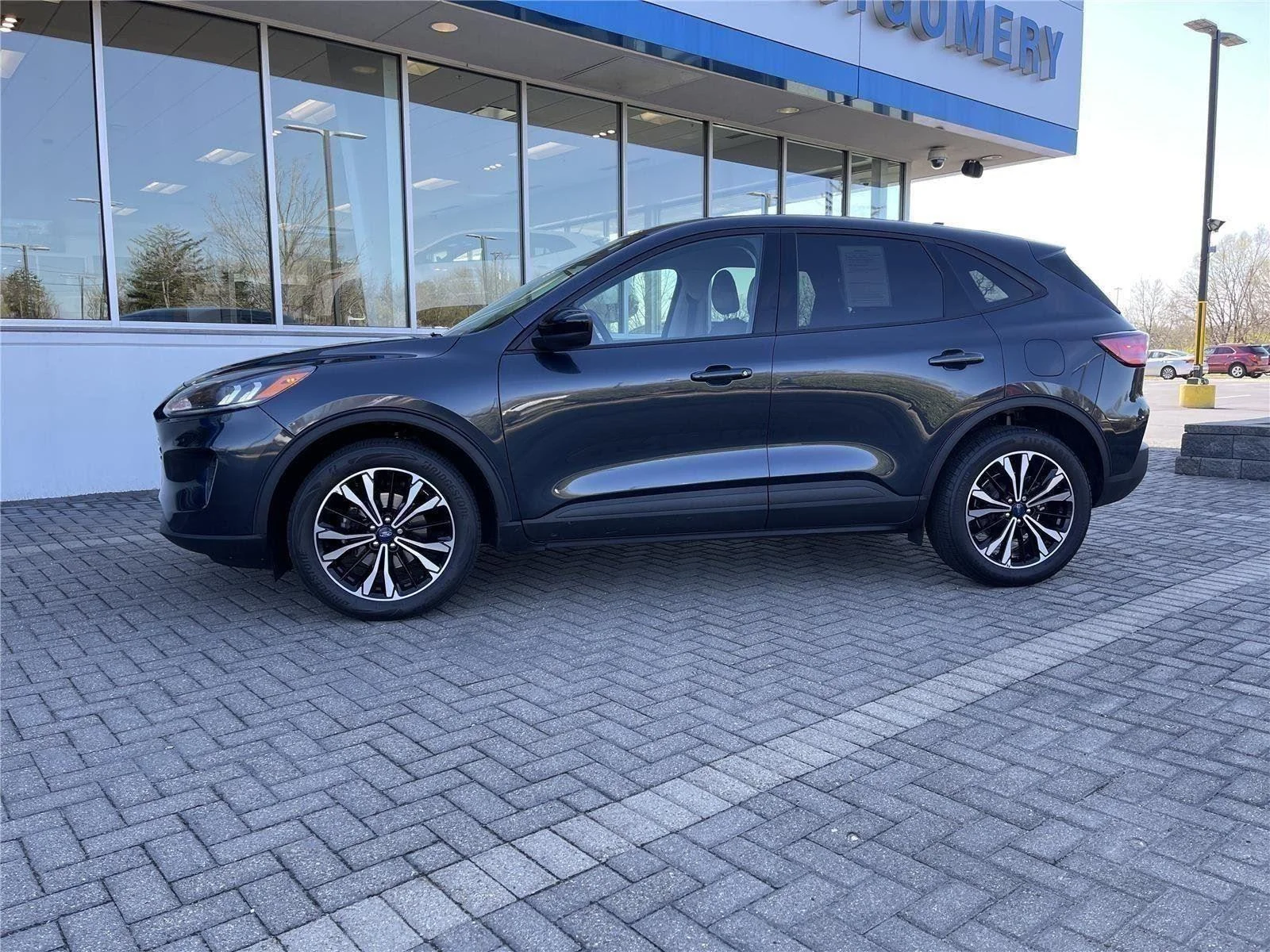 Used 2022 Gray Ford SE image 2
