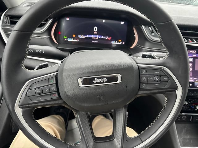 Certified Used 2023 Diamond Black Crystal Pearlcoat Jeep Laredo image 20