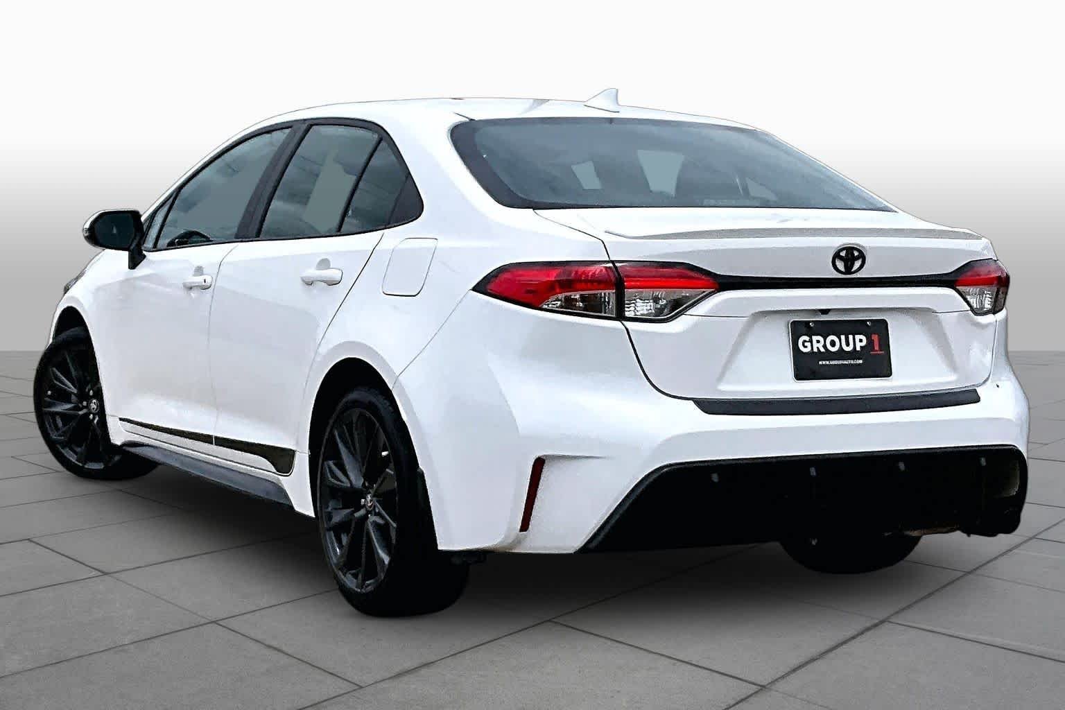 Used 2024 Ice Cap Toyota SE image 11