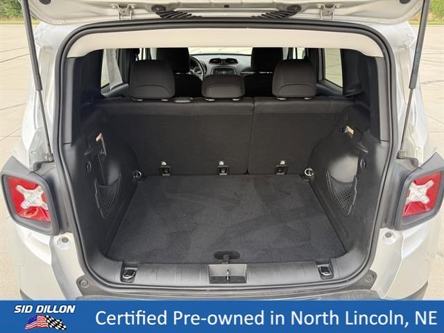 Used 2017 Glacier Metallic Jeep Latitude image 11
