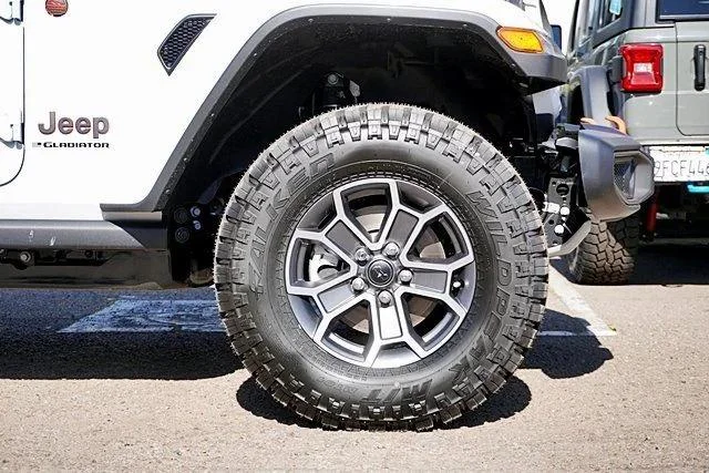 New 2026 Bright White Clear-Coat Exterior Paint Jeep Mojave image 8