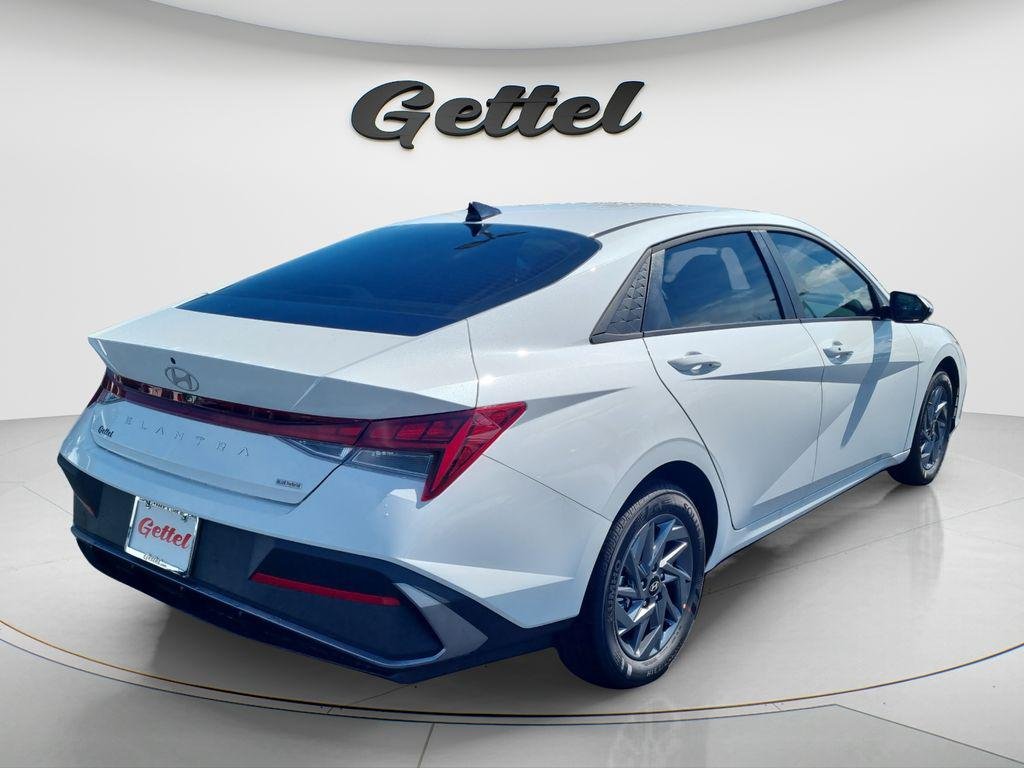 New 2026 White Hyundai Blue image 5