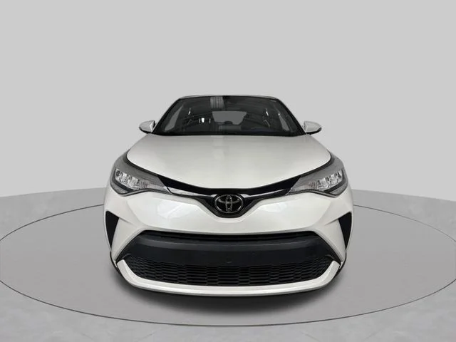 Used 2022 Pearl Toyota XLE image 3