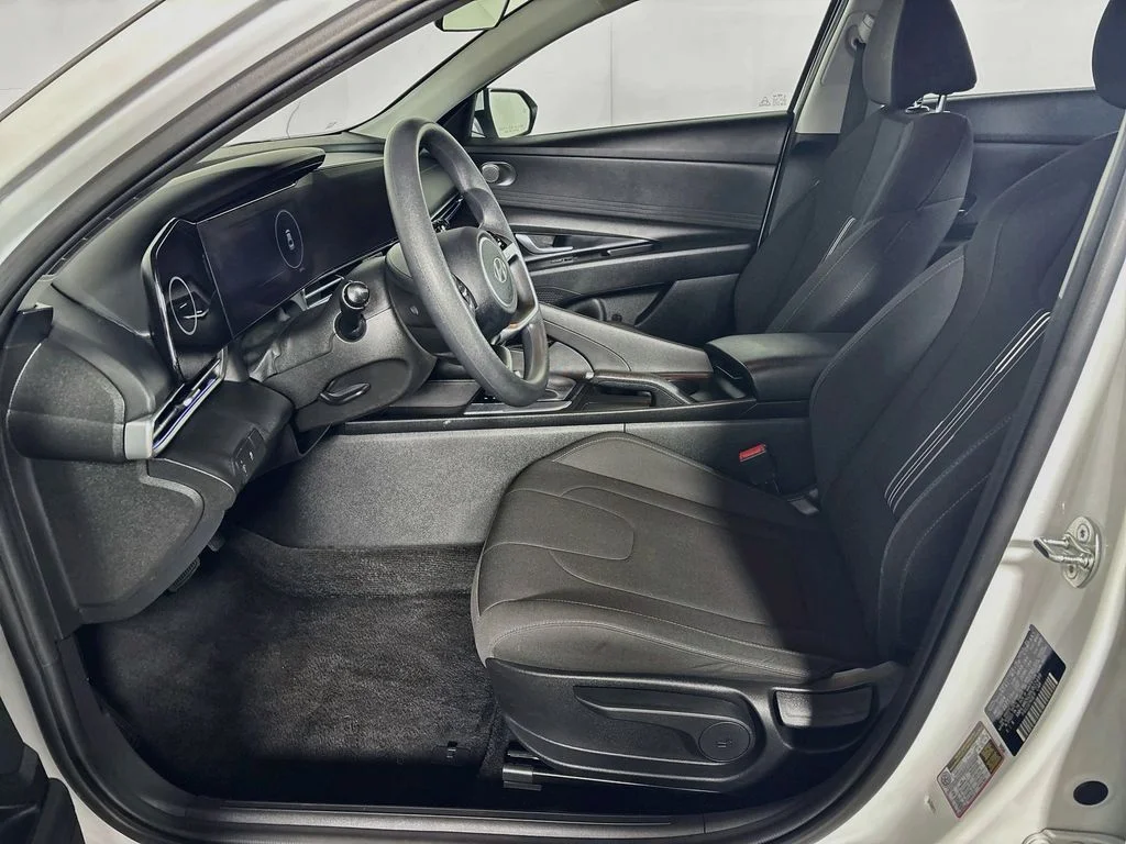 Used 2024 White Hyundai SEL image 11