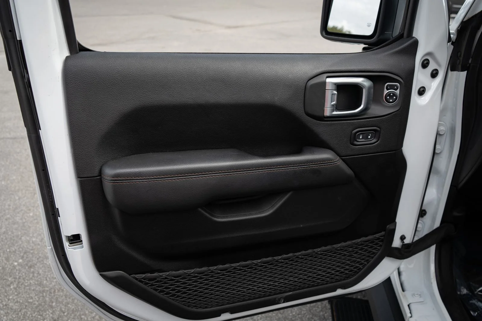 Used 2022 White Jeep Unlimited Rubicon 392 image 31