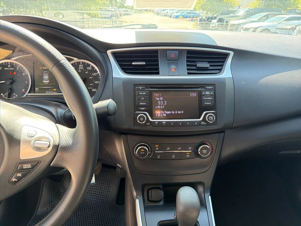 Used 2018 White Nissan S image 23