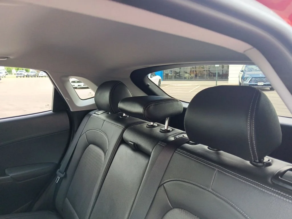 Used 2018 Pulse Red Hyundai Limited image 38