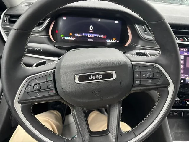 Used 2023 Diamond Black Crystal Pearlcoat Jeep Laredo image 20