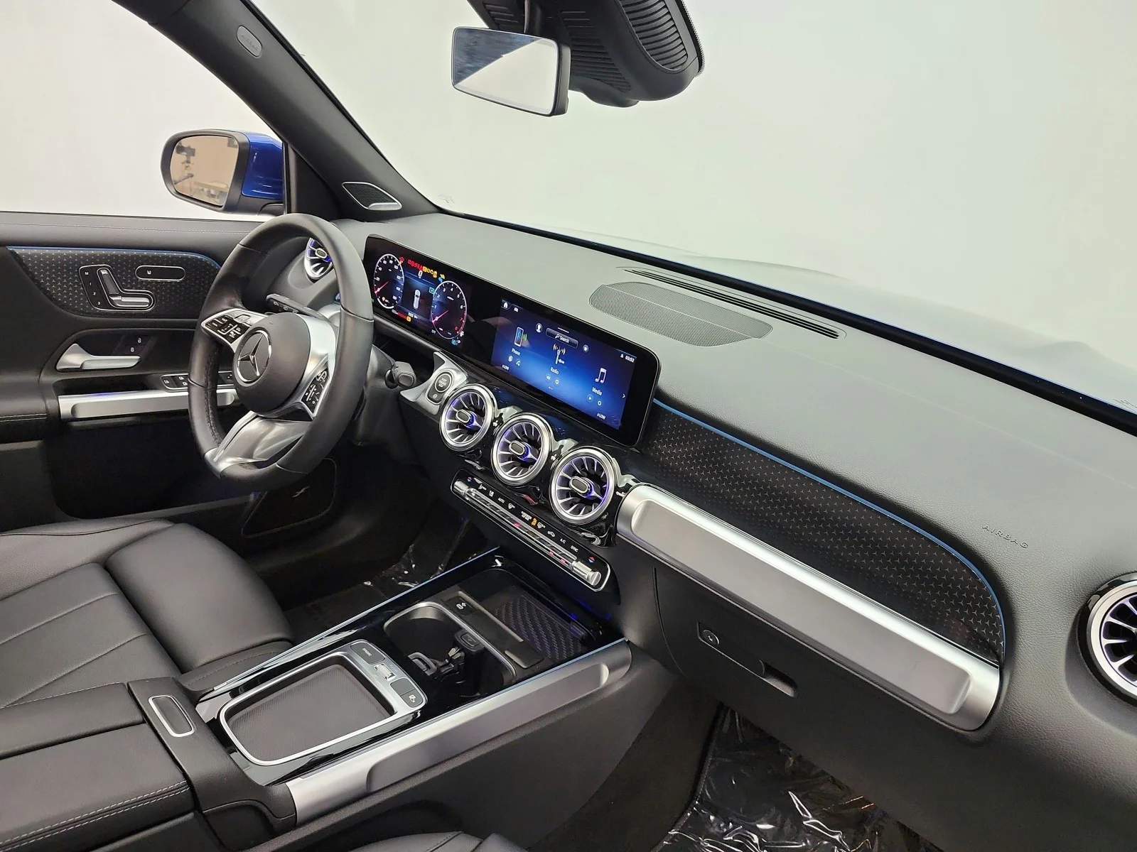 Used 2024 Starling Blue Metallic Mercedes-Benz GLB 250 4MATIC® SUV image 19