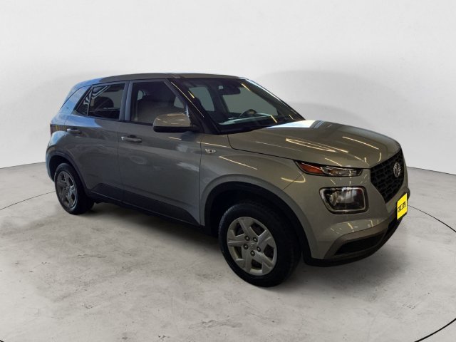 Used 2020 Silver Hyundai SE image 3