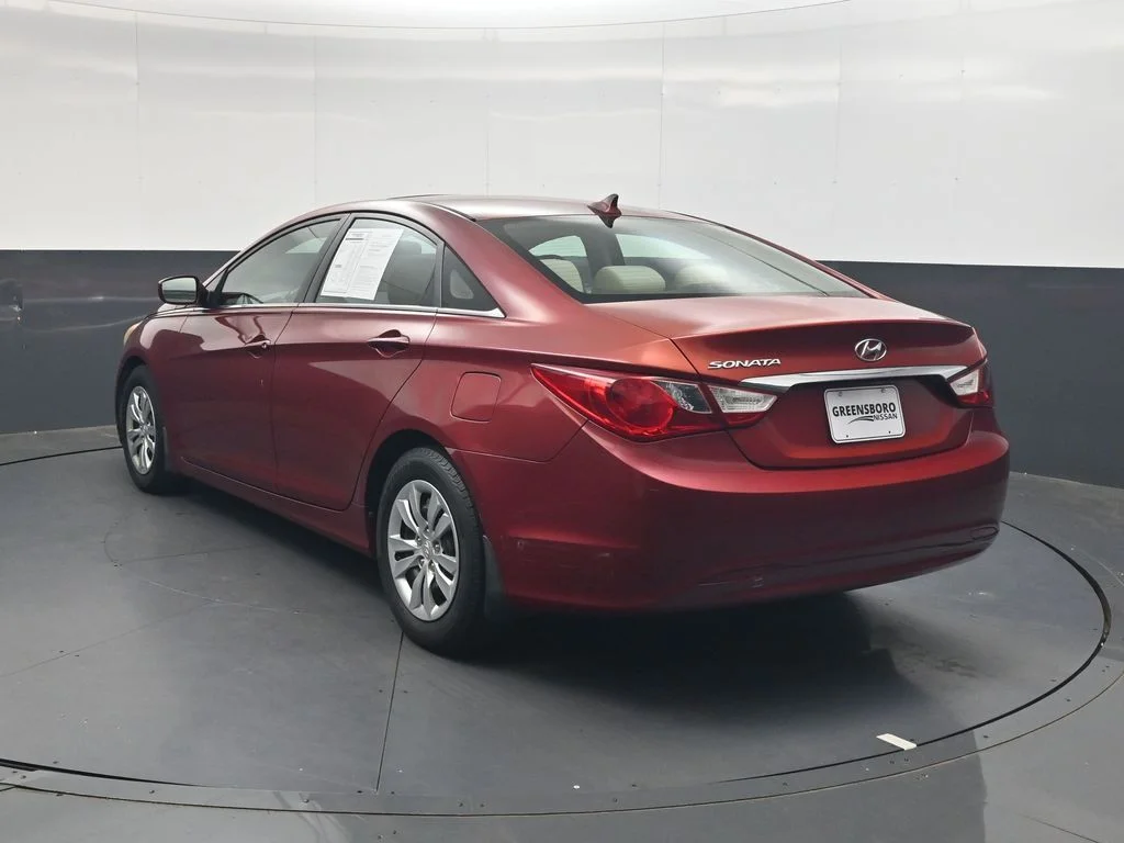Used 2011 Red Hyundai GLS image 7