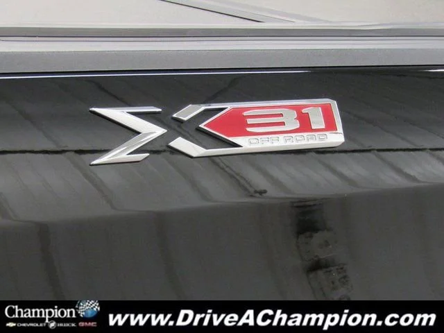 Used 2022 Onyx Black GMC SLT image 4