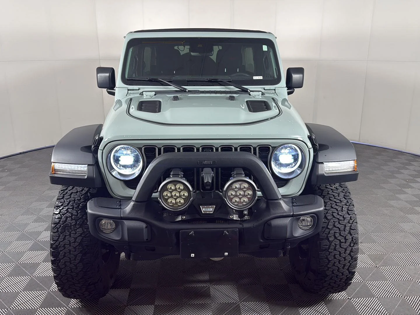 Used 2024 Earl Clearcoat Jeep Rubicon image 2
