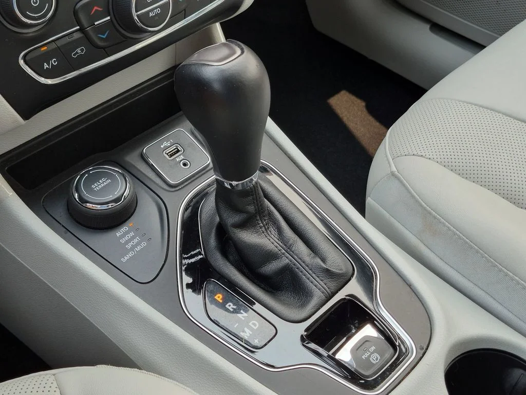 Used 2021 Gray Jeep Limited image 17