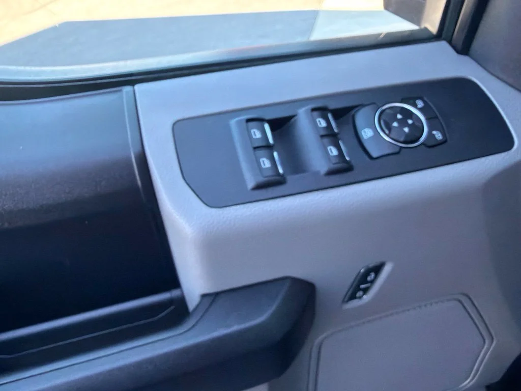 Used 2019 Oxford White Ford XL image 24