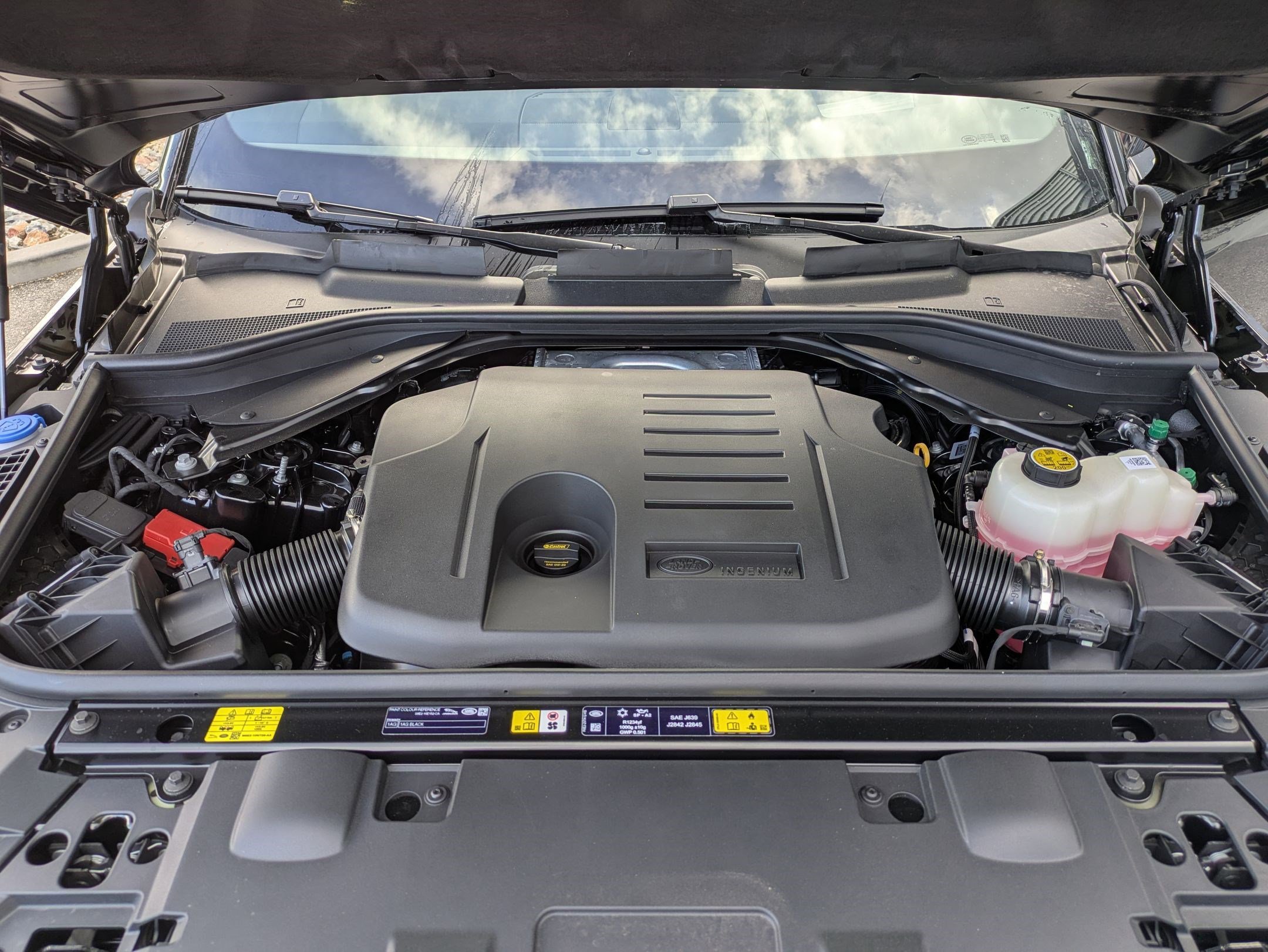 New 2026 Santorini Black Land Rover P400 Dynamic SE image 34